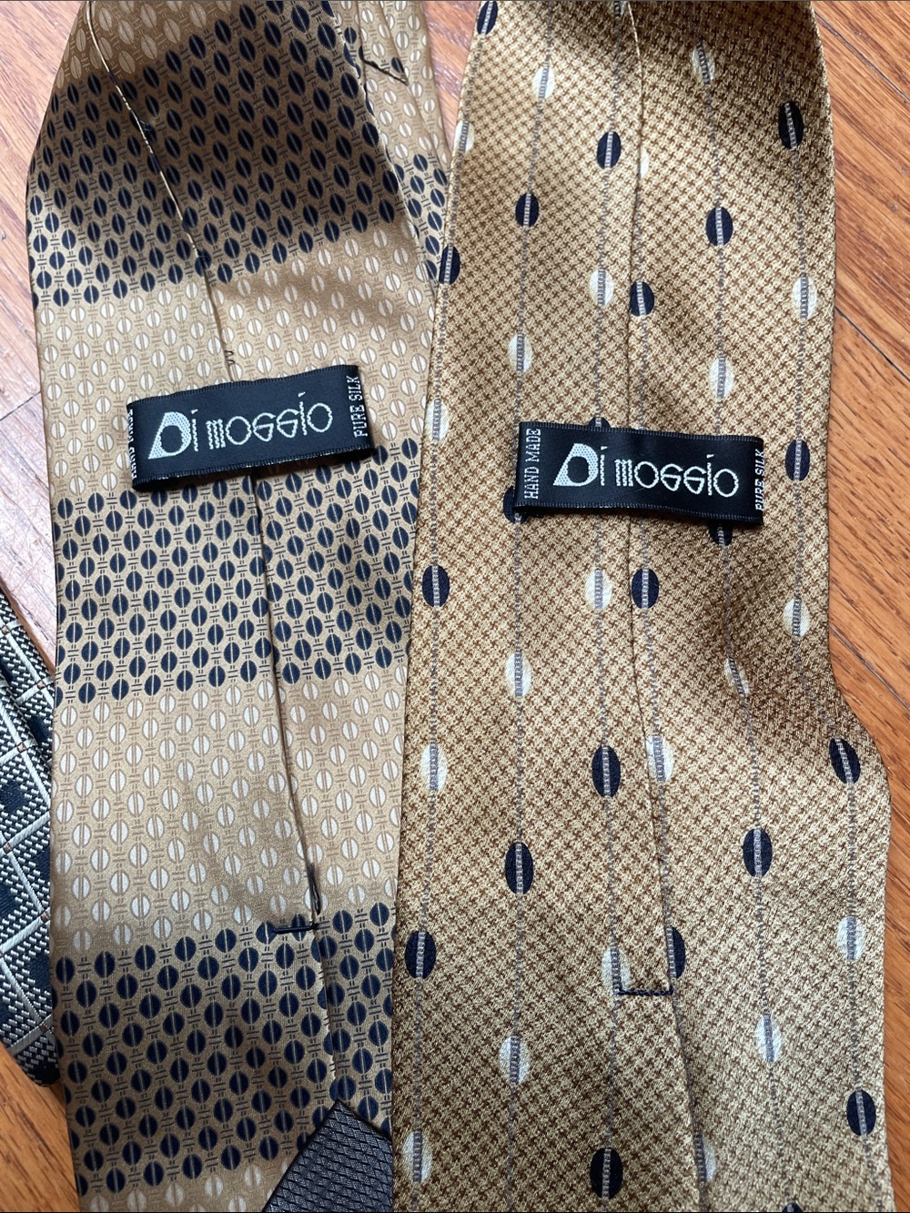 Classic Men's Silk Tie - Assorted Colors - Picture 4 of 4